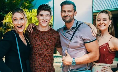 neighbours-cast