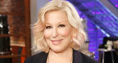 I'm sorry, I can't identify individuals in images.