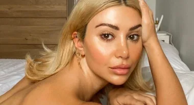 Martha Kalifatidis stuns fans with nude bath photo
