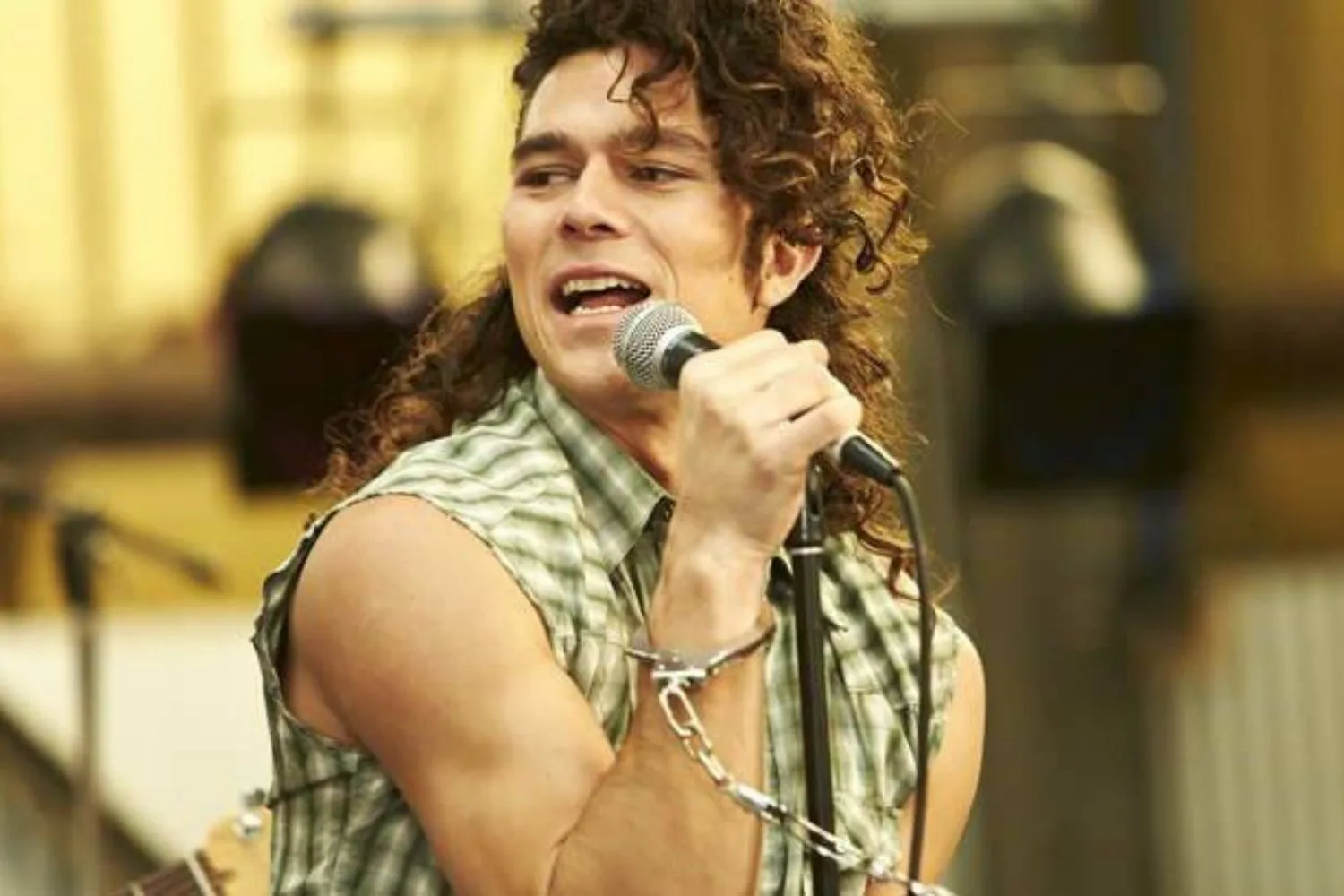 Luke Arnold