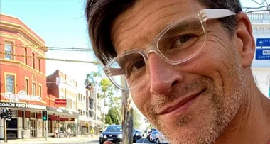 Osher Günsberg’s throwback video will have you doing a double-take