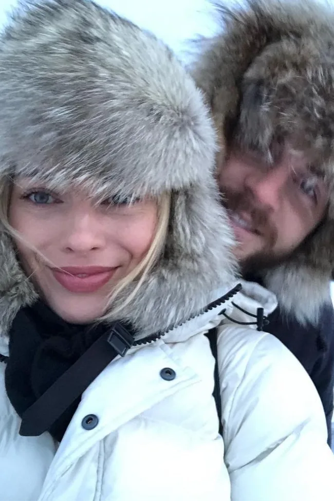 Margot Robbie and Tom Ackerley cosying up in the snow