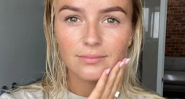 Elly Miles shares body positivity message with her followers