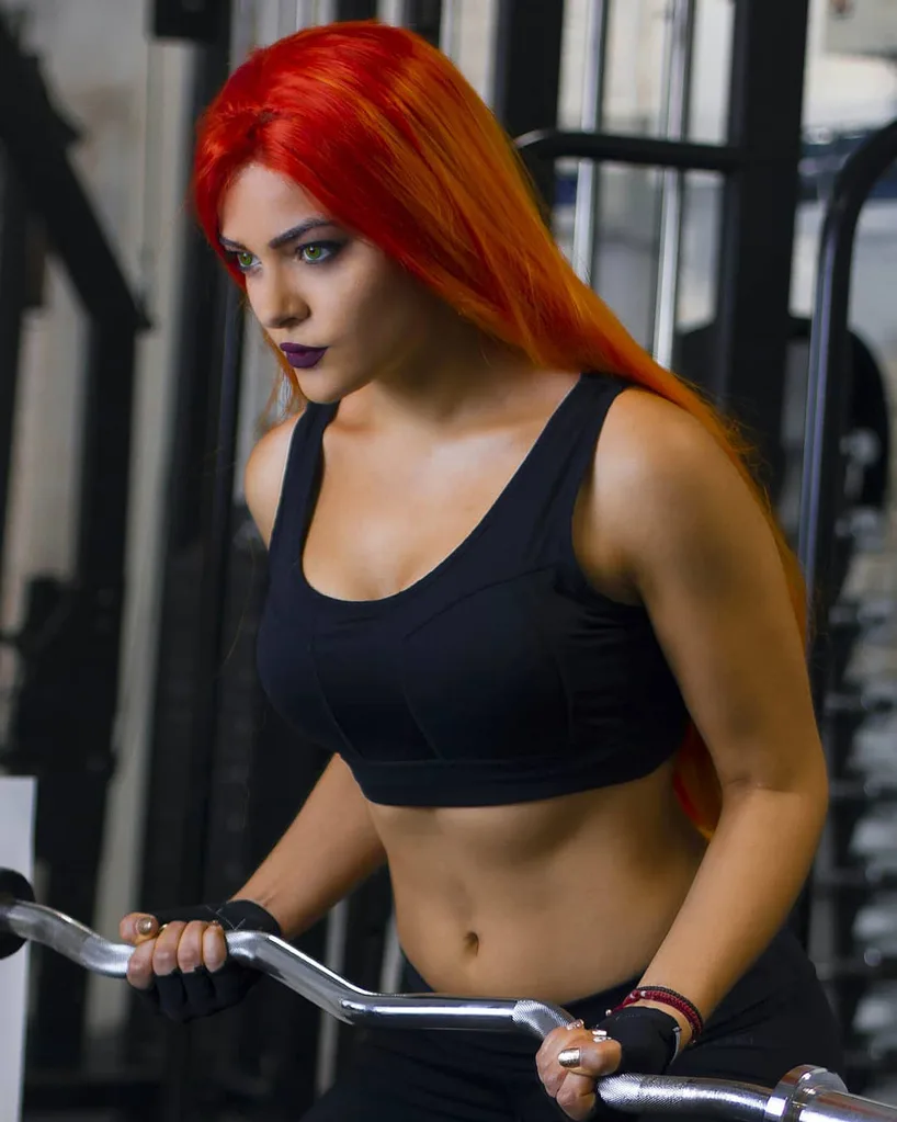Starfire Teen Titans cosplay