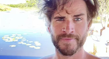 Liam Hemsworth’s latest selfie leaves fans in stitches