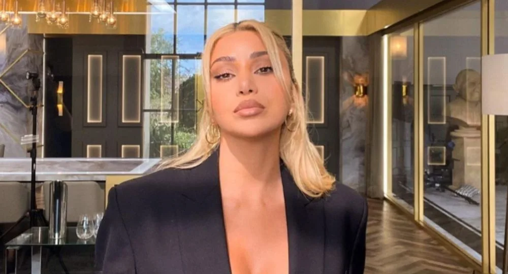 Martha Kalifatidis' BOLD move divides fans WHO(01)
