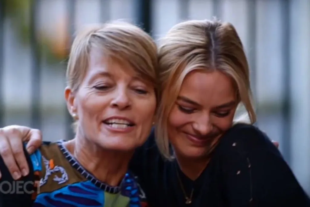 margot-robbie-mum-the-project