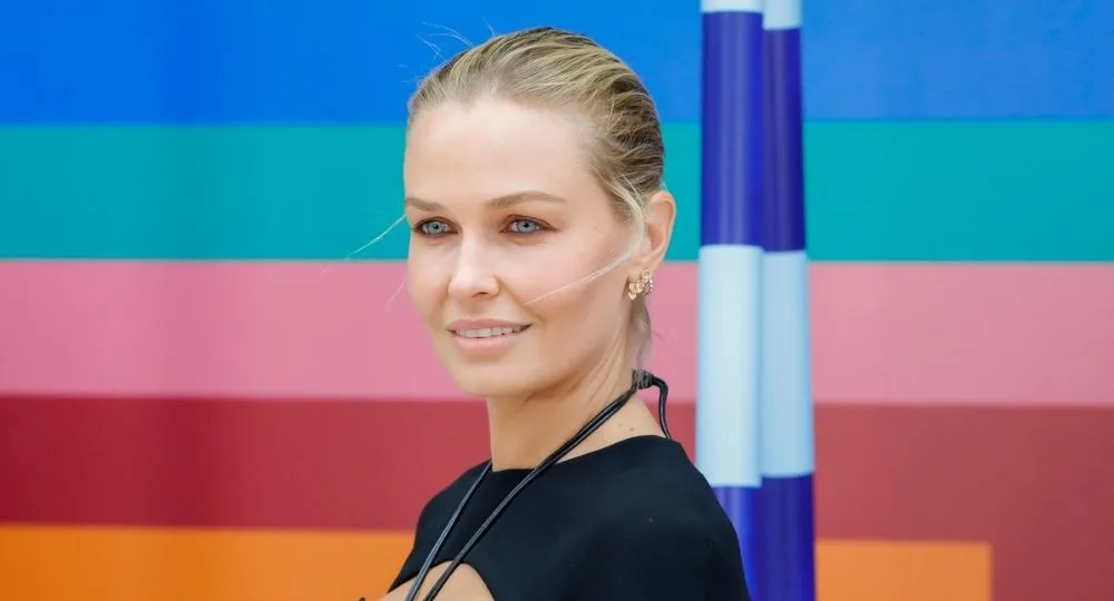 Lara Worthington posts sunny throwback videos
