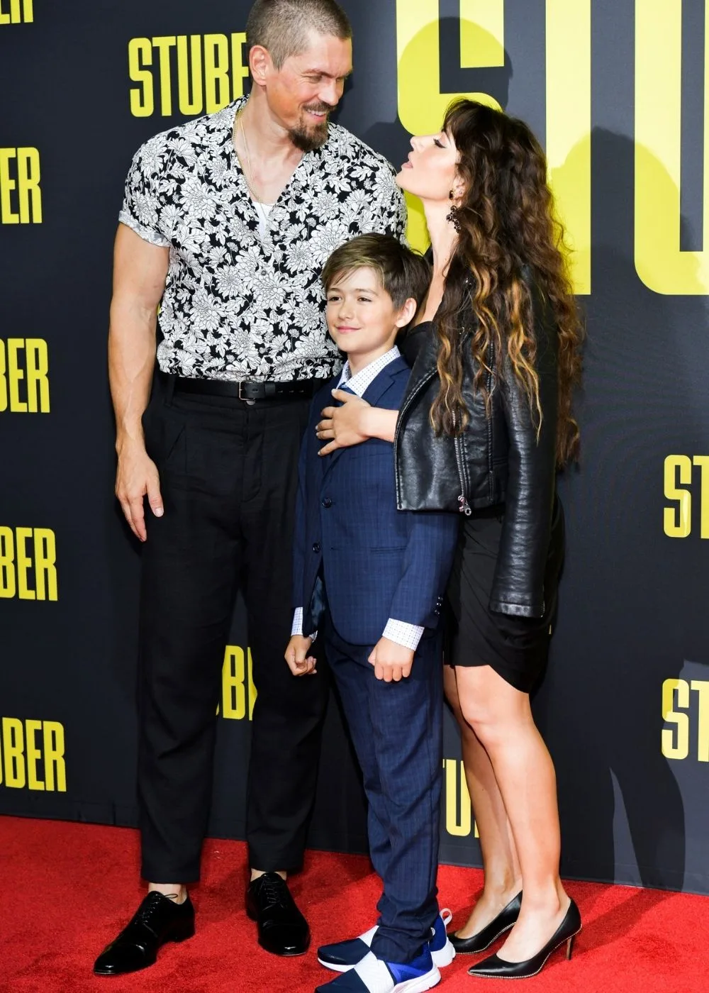 sarah-shahi-steve-howey-son
