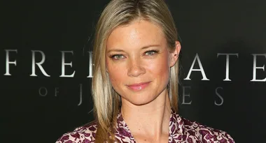Amy Smart reveals daughter Flora was carried by surrogate