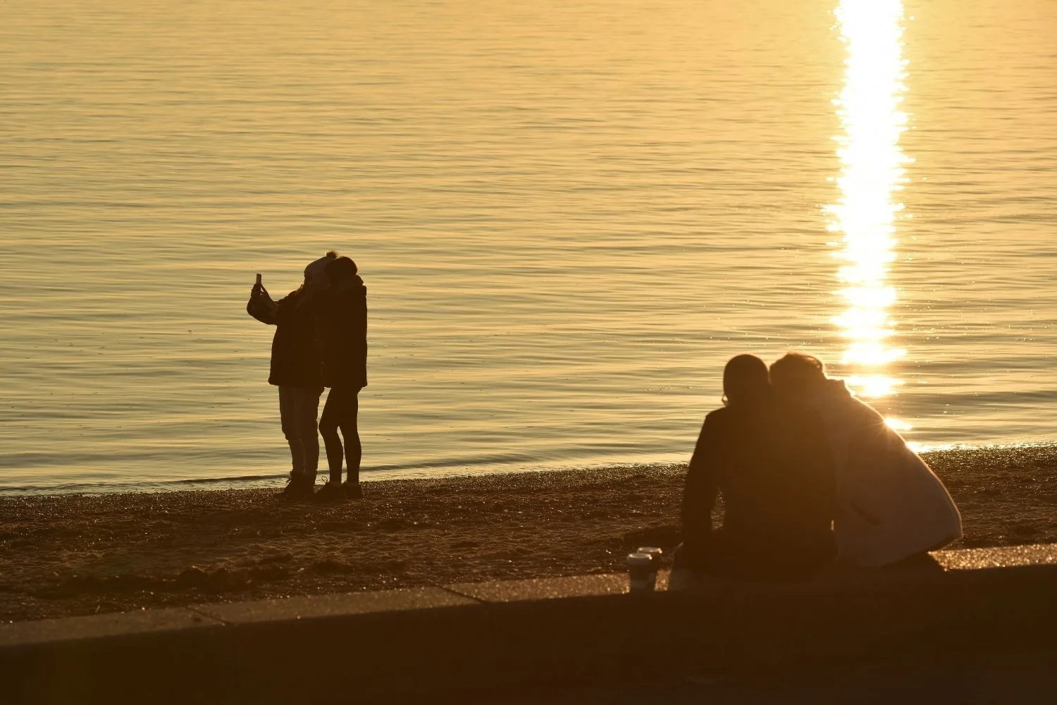 attachment-theory-couples-sunset