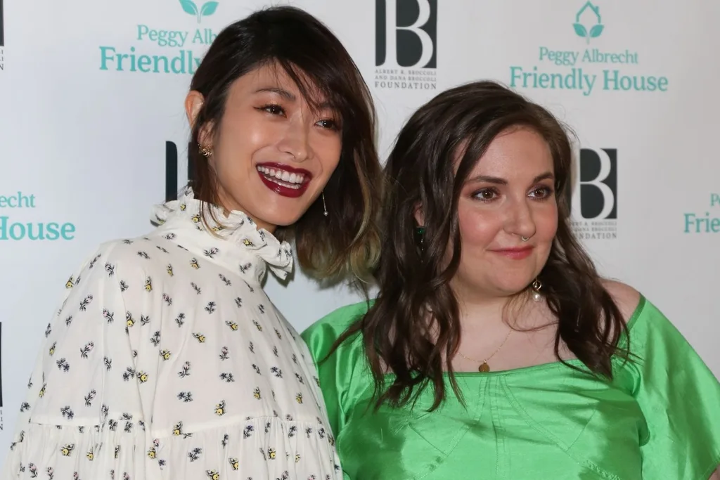 lena-dunham-short