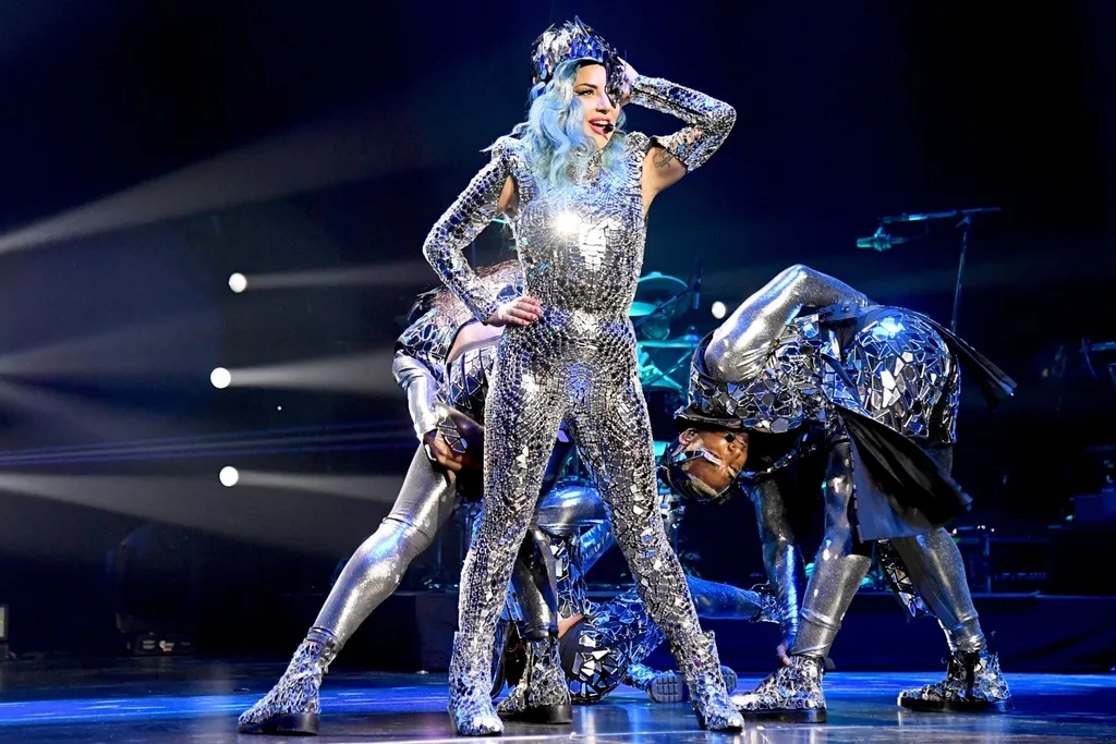 lady-gaga-short
