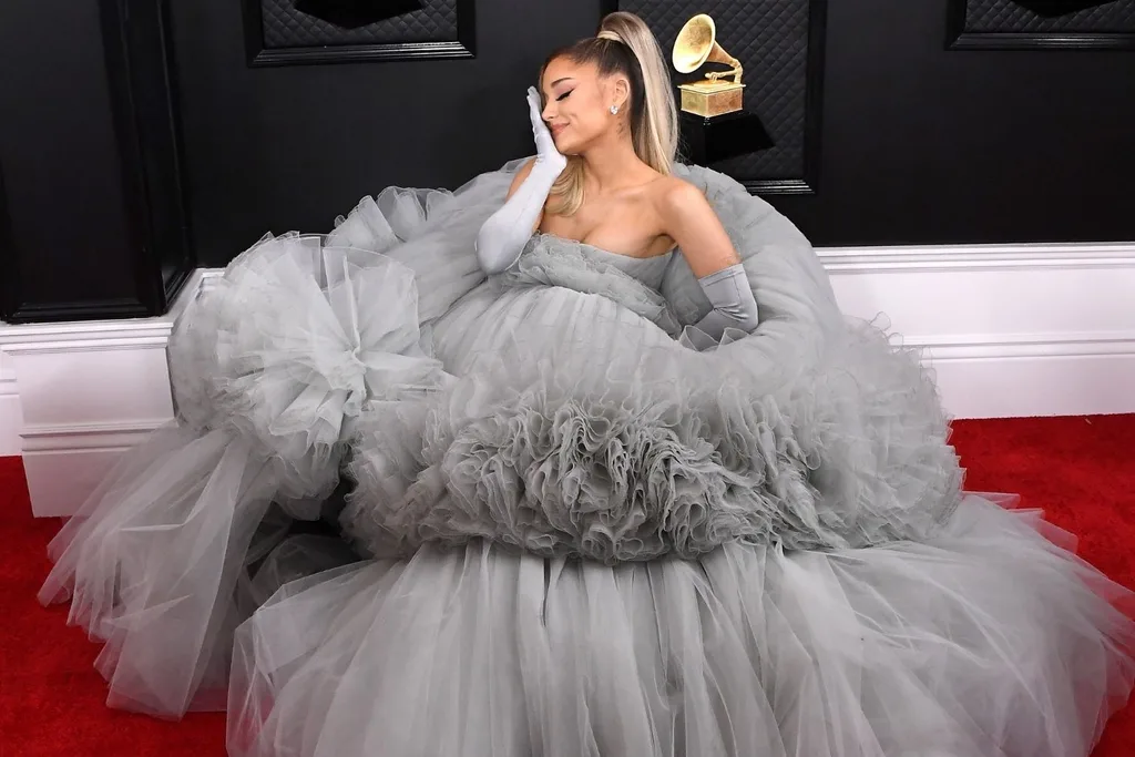 ariana-grande-short