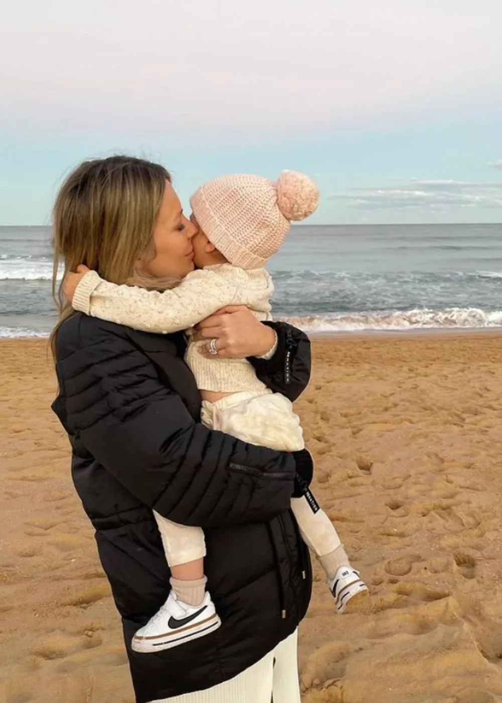 jennifer-hawkins-frankie-violet