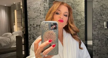 Isla Fisher’s unconventional “who wore it better” pics