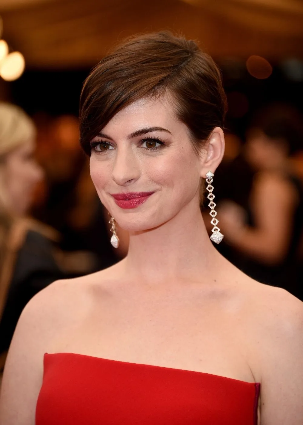 anne-hathaway-short-hair