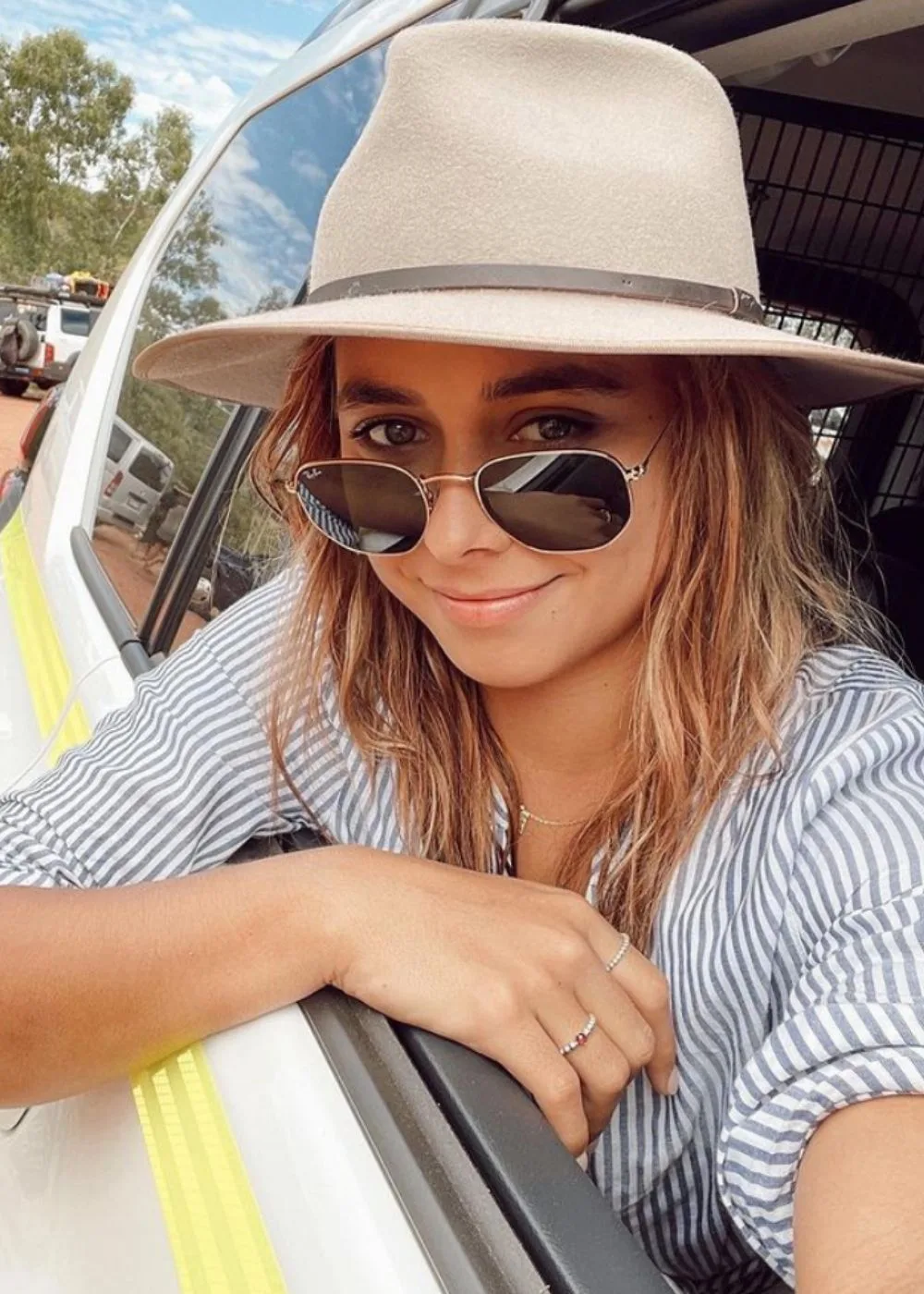 brooke-blurton-sunglasses-hat