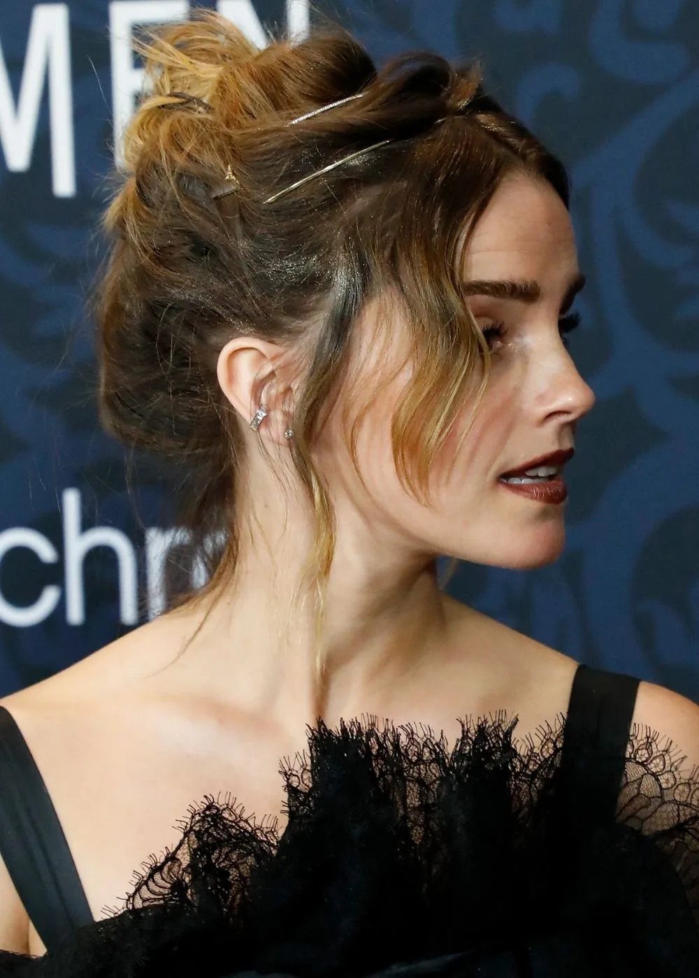 emma-watson-black-feathered-dress