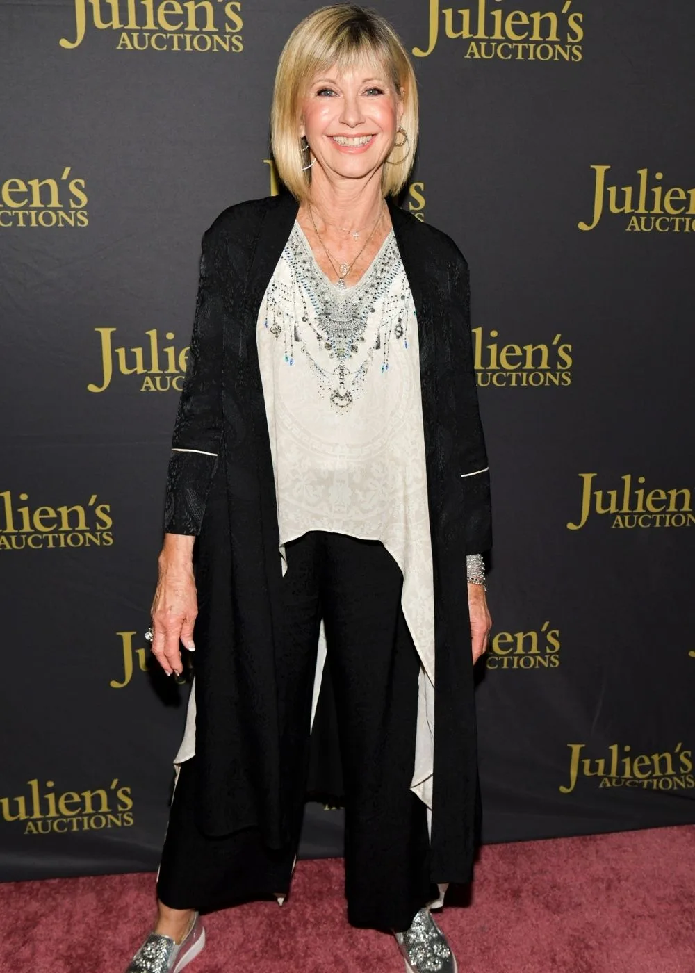 olivia-newton-john-red-carpet