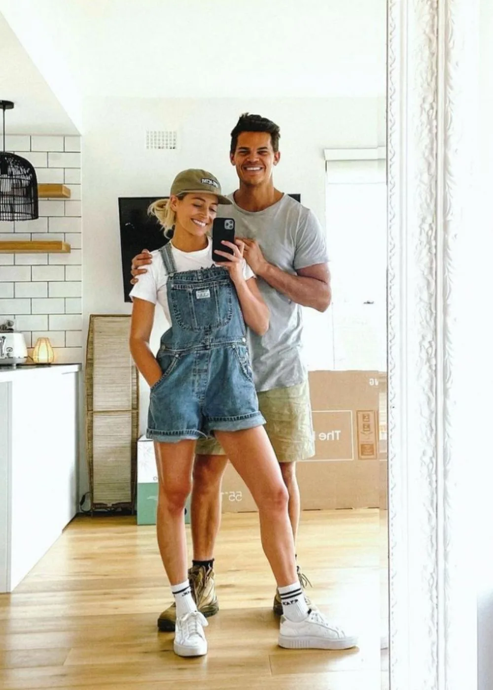 bachelor-holly-jimmy-mirror