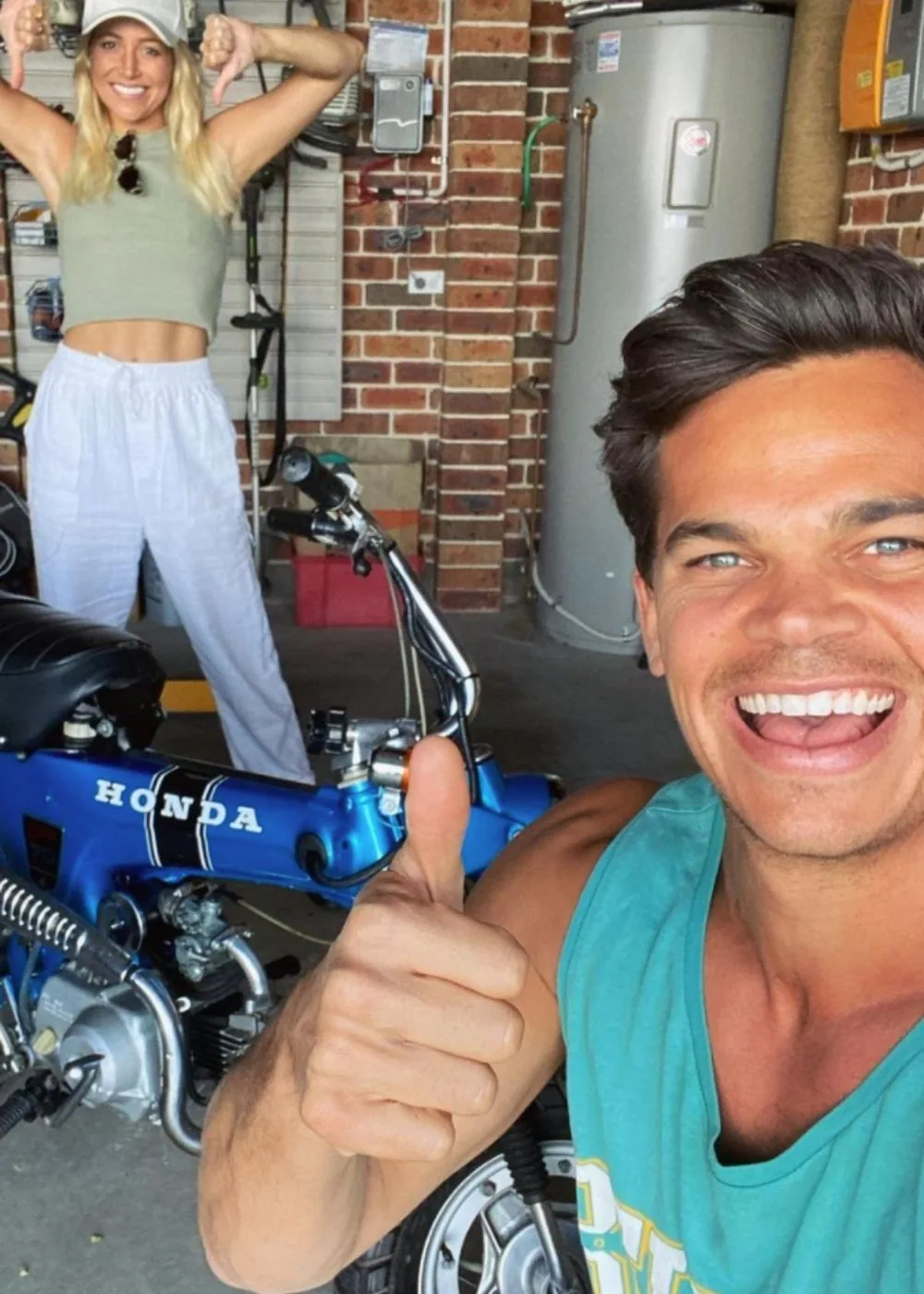 bachelor-holly-jimmy-bike