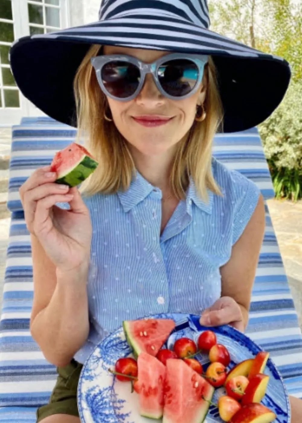 reese-witherspoon-fruit-hat