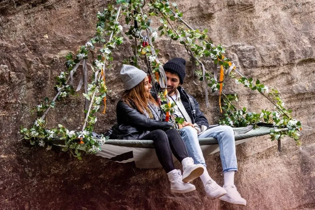 brooke and darvid first date hanging picnic