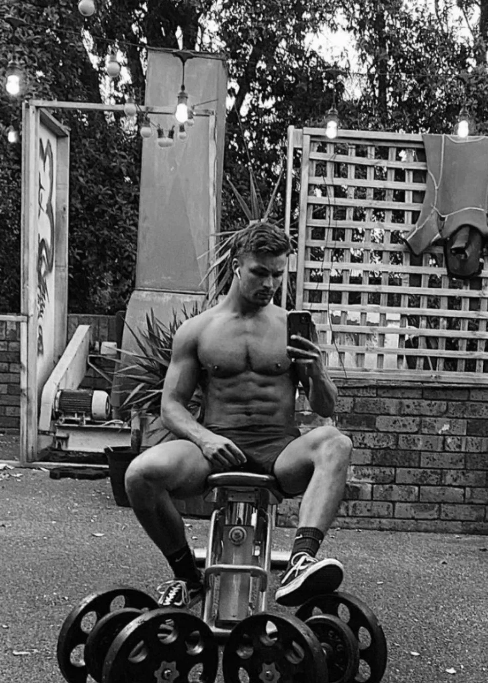 love-island-hugh-yates-muscles