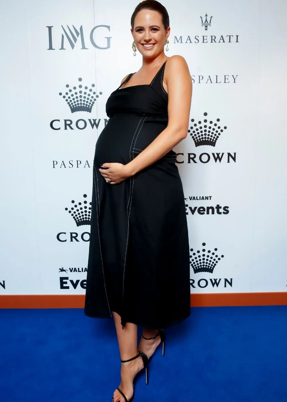 jesinta-franklin-baby-bump-black-dress