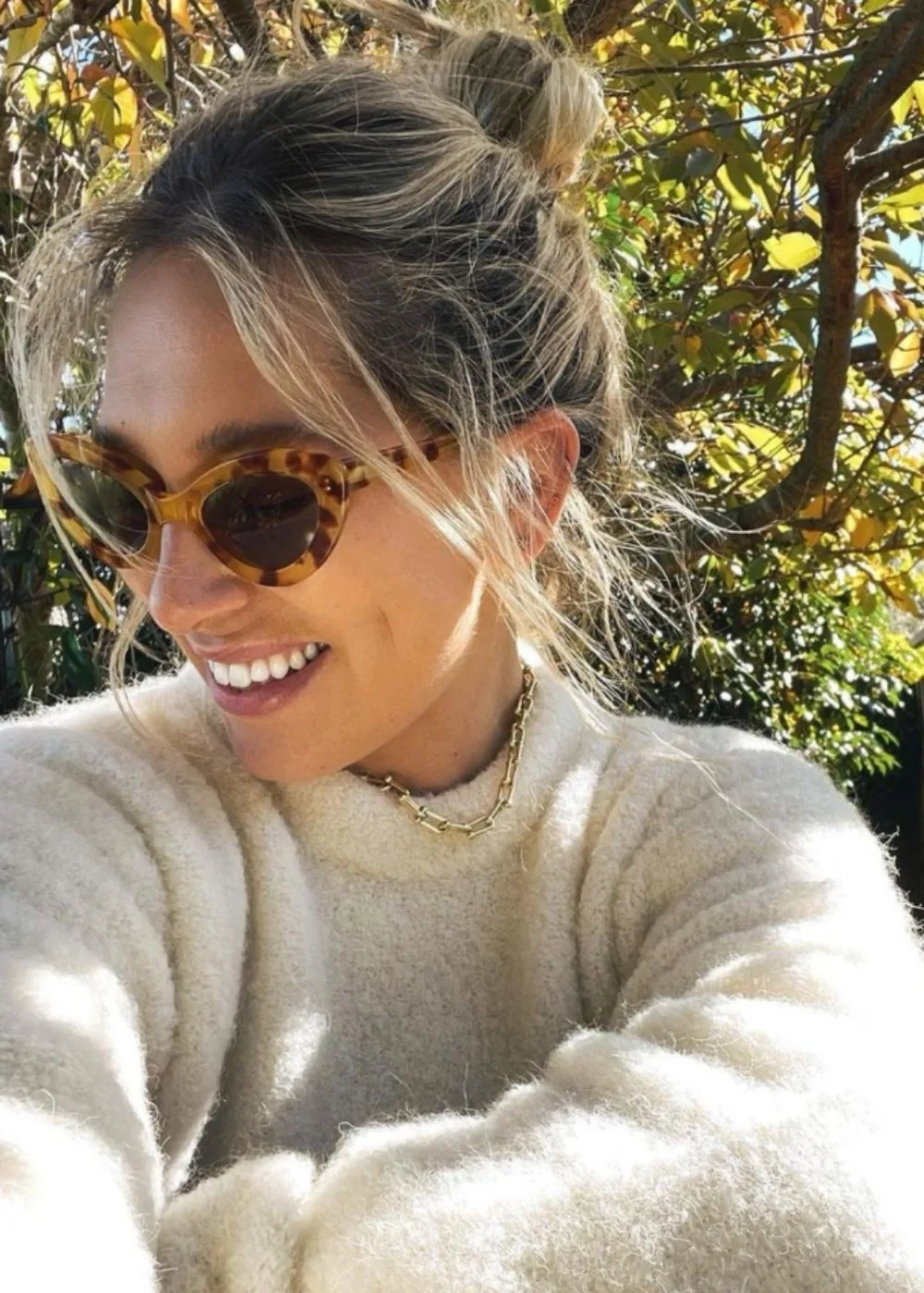 phoebe-burgess-tortoiseshell-sunglasses