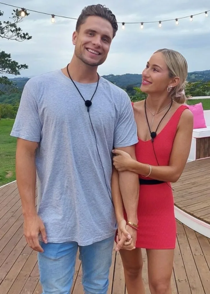chris-zoe-love-island
