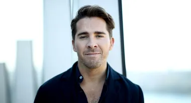 Hugh Sheridan announces emotional split from fiancé Kurt Roberts