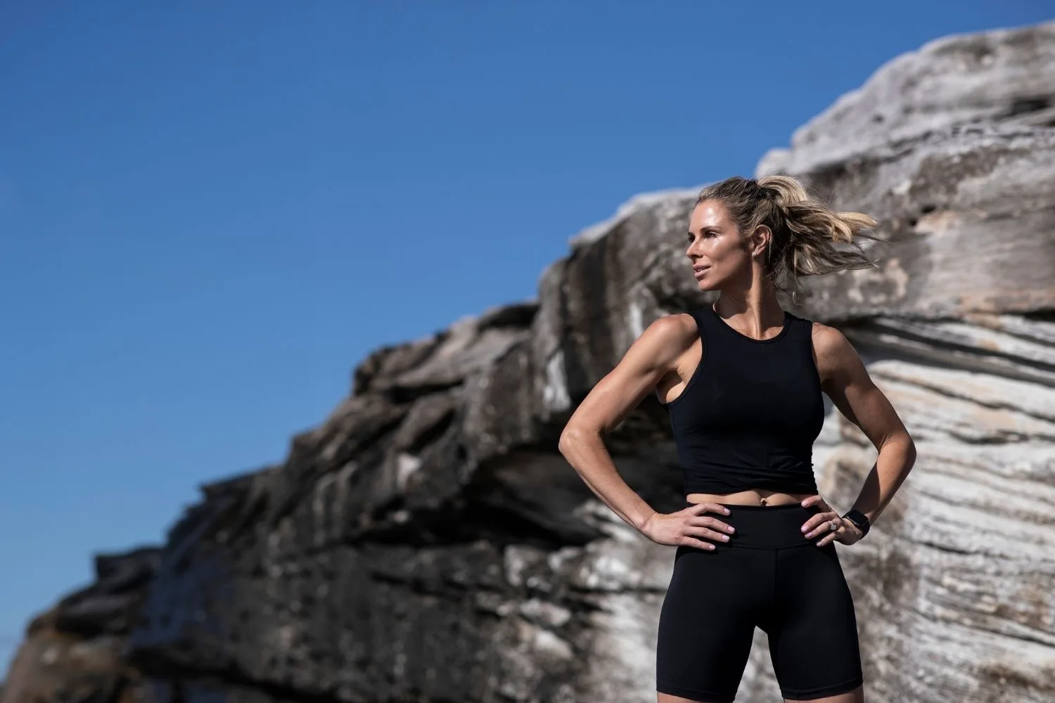 candice-warner-fitness-black-top