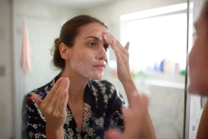 best face masks Australia applying face mask