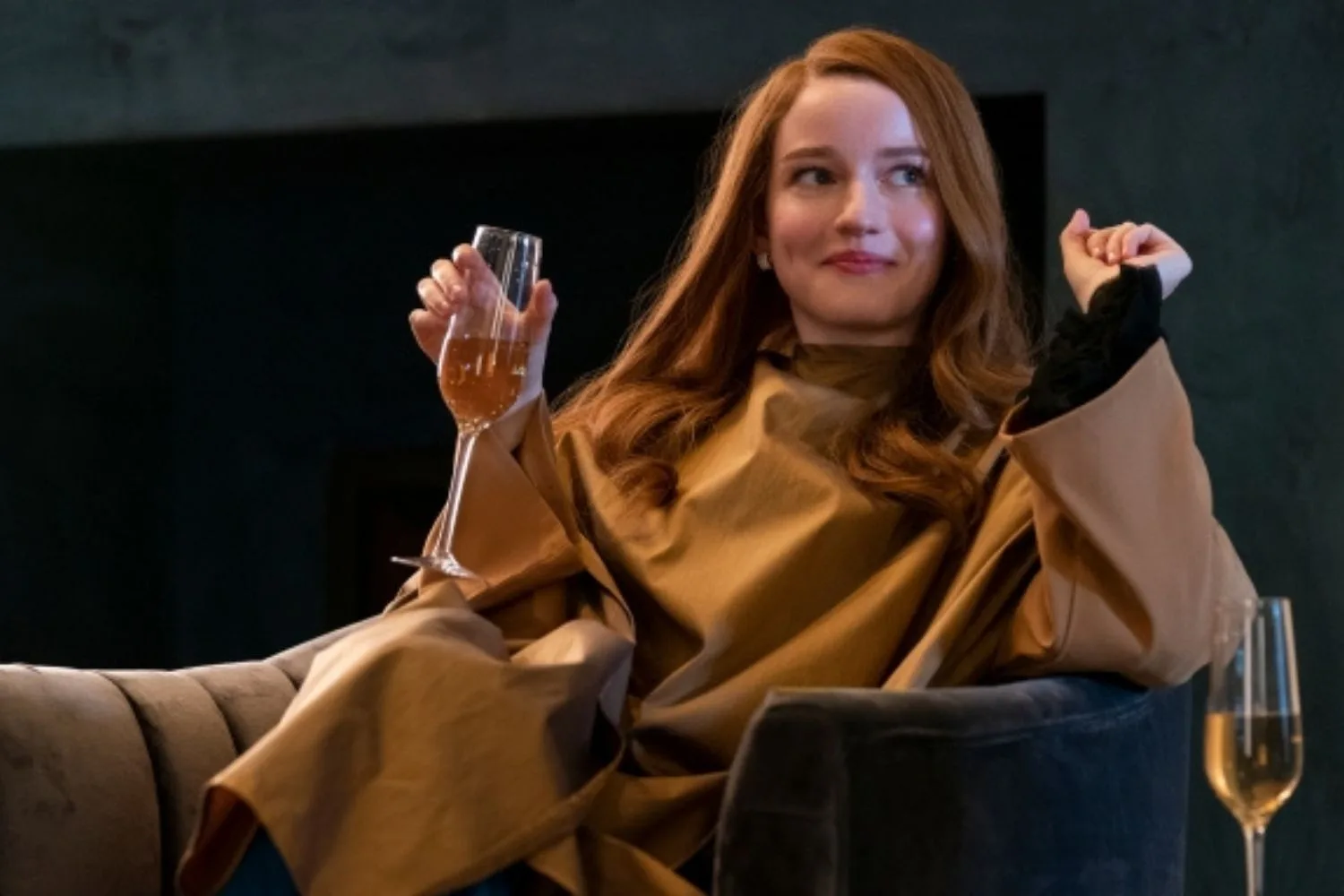 julia-garner-as-anna-delvey