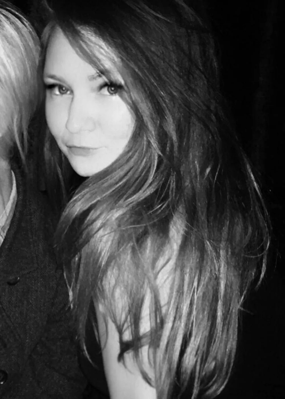 anna-delvey-black-and-white