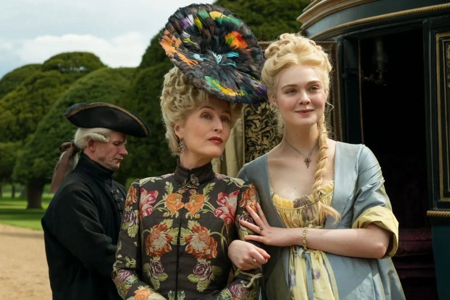 the-great-stan-elle-fanning-gillian-anderson