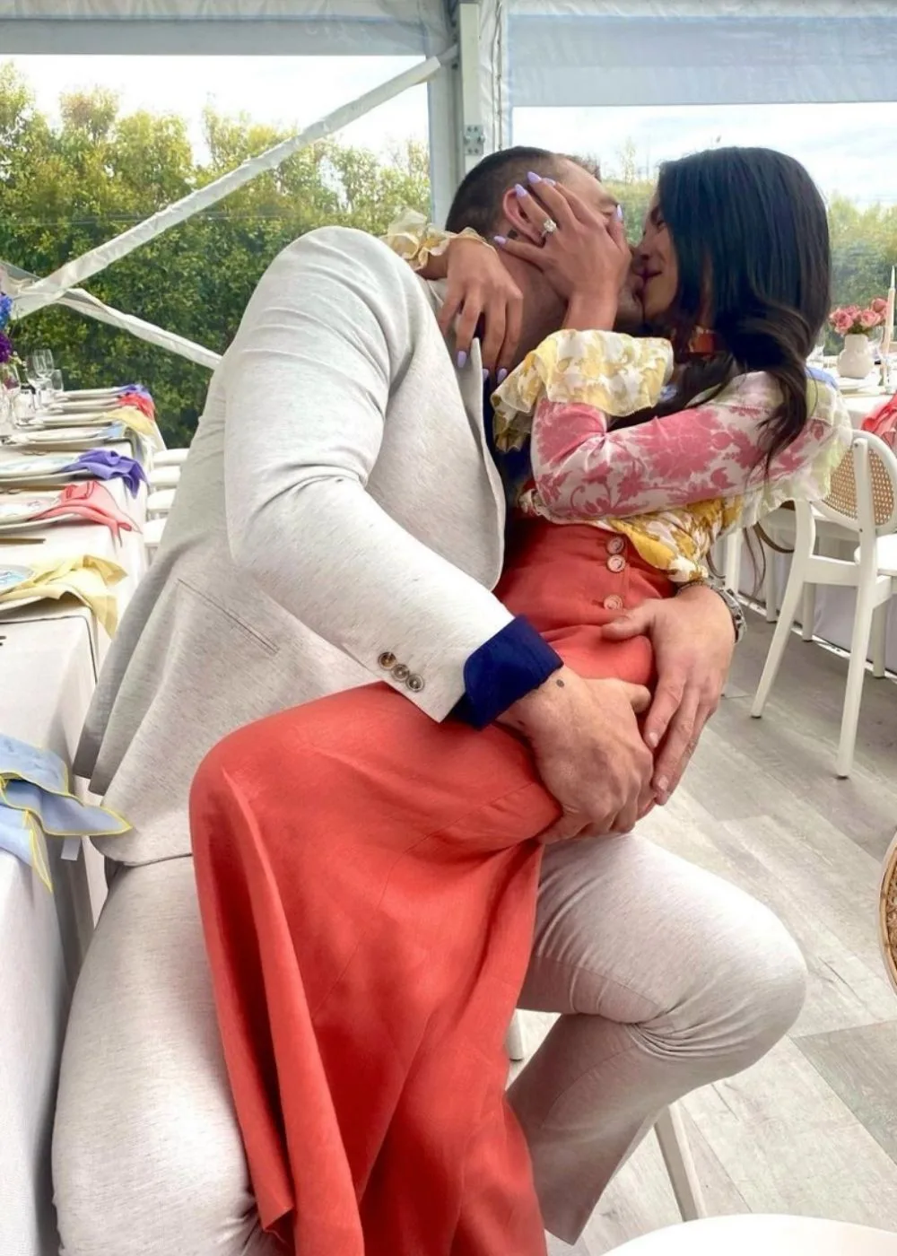 thomas-bellchambers-olympia-valance-kiss