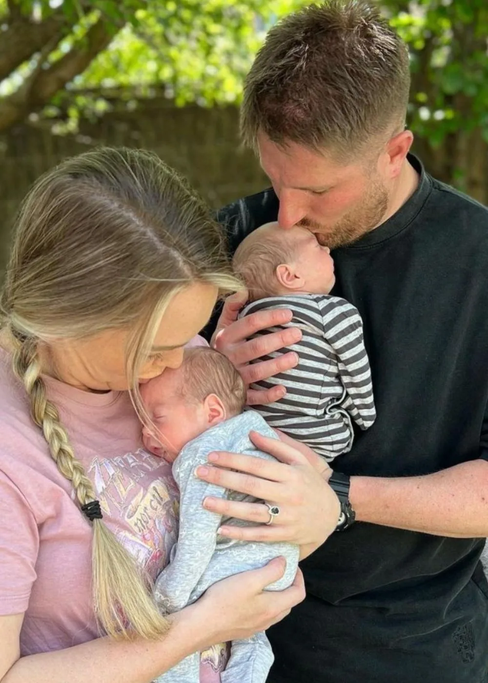 bryce-melissa-twins-kiss