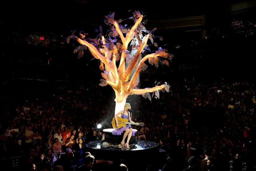 taylor swift speak now concert tour
