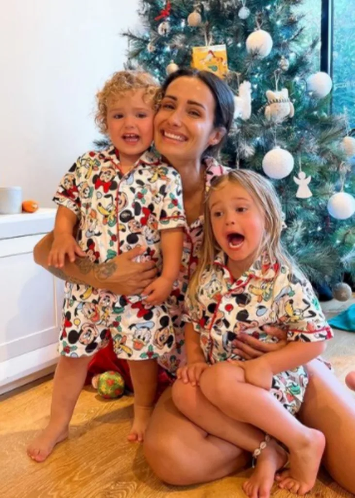 sarah-boulazeris-daughters-christmas