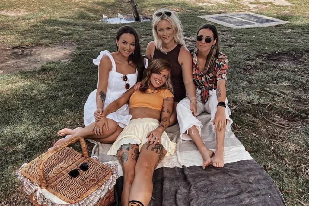 holly and amelia still together