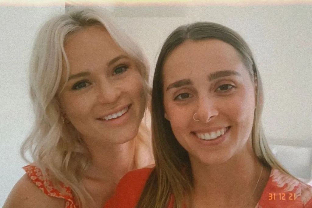 holly and amelia still together