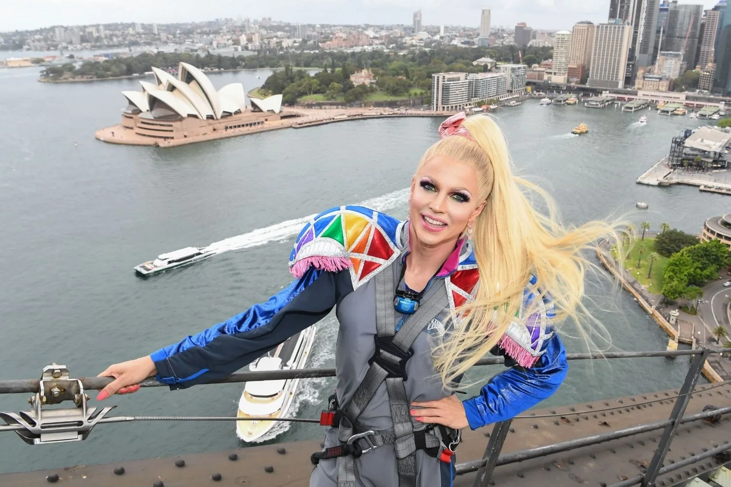 courtney-act-sydney-harbour-bridge
