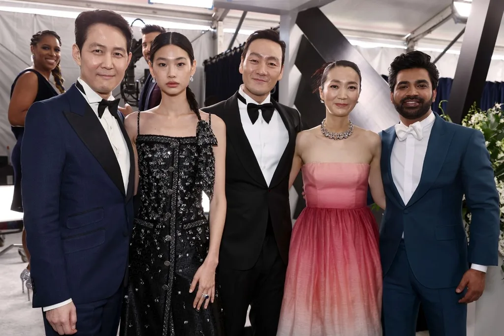 The cast of Squid Games, Lee Jung-jae, HoYeon Jung, Park Hae-soo, Kim Joo-ryeong and Anupam Tripathi, at the 2022 SAG Awards.