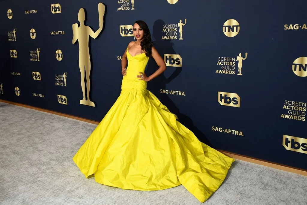 Kerry Washington wears Celia Kritharioti at the 2022 SAG Awards.