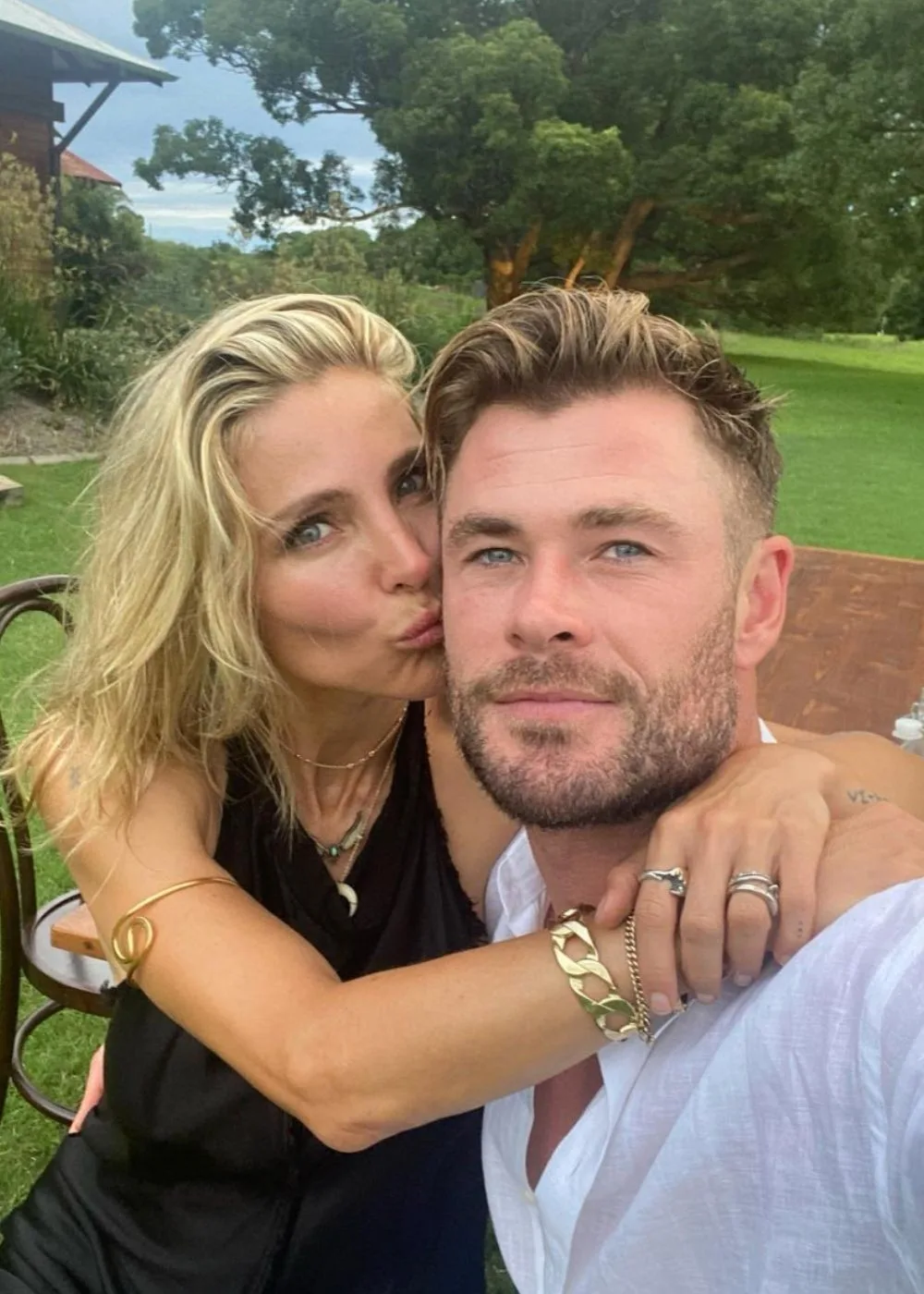 chris-hemsworth-elsa-pataky-selfie