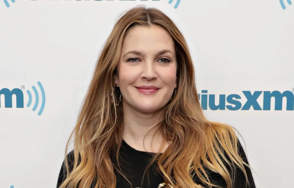 Drew Barrymore adopts three kittens WHO