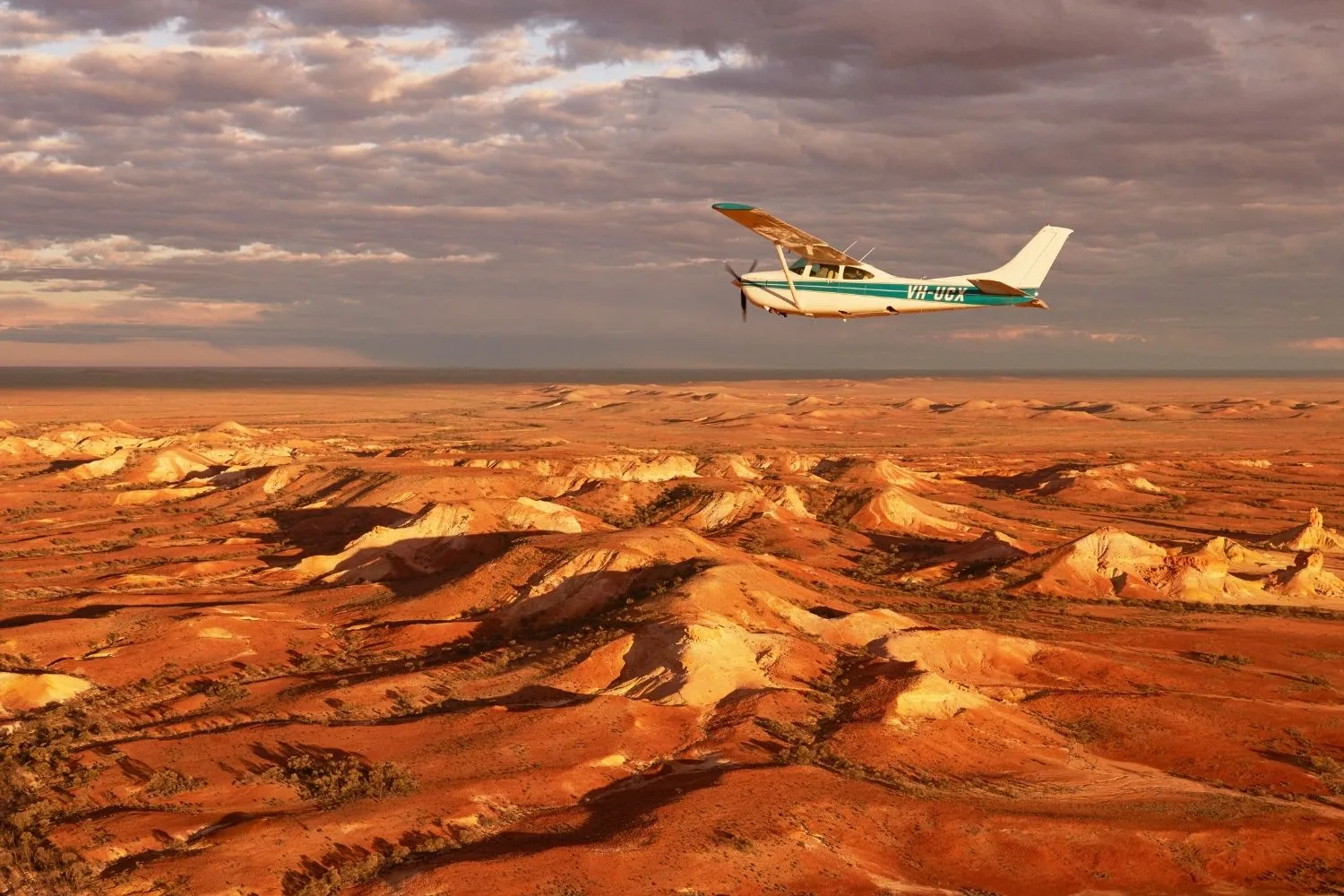 flinders-ranges-south-australia-plane